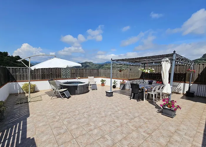 Jacuzzi, Sea View, Two Large Exclusive Terraces Lejlighed